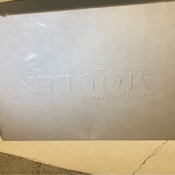 Alexander McQueen sneakers 36.5 - Picture 5 of 7